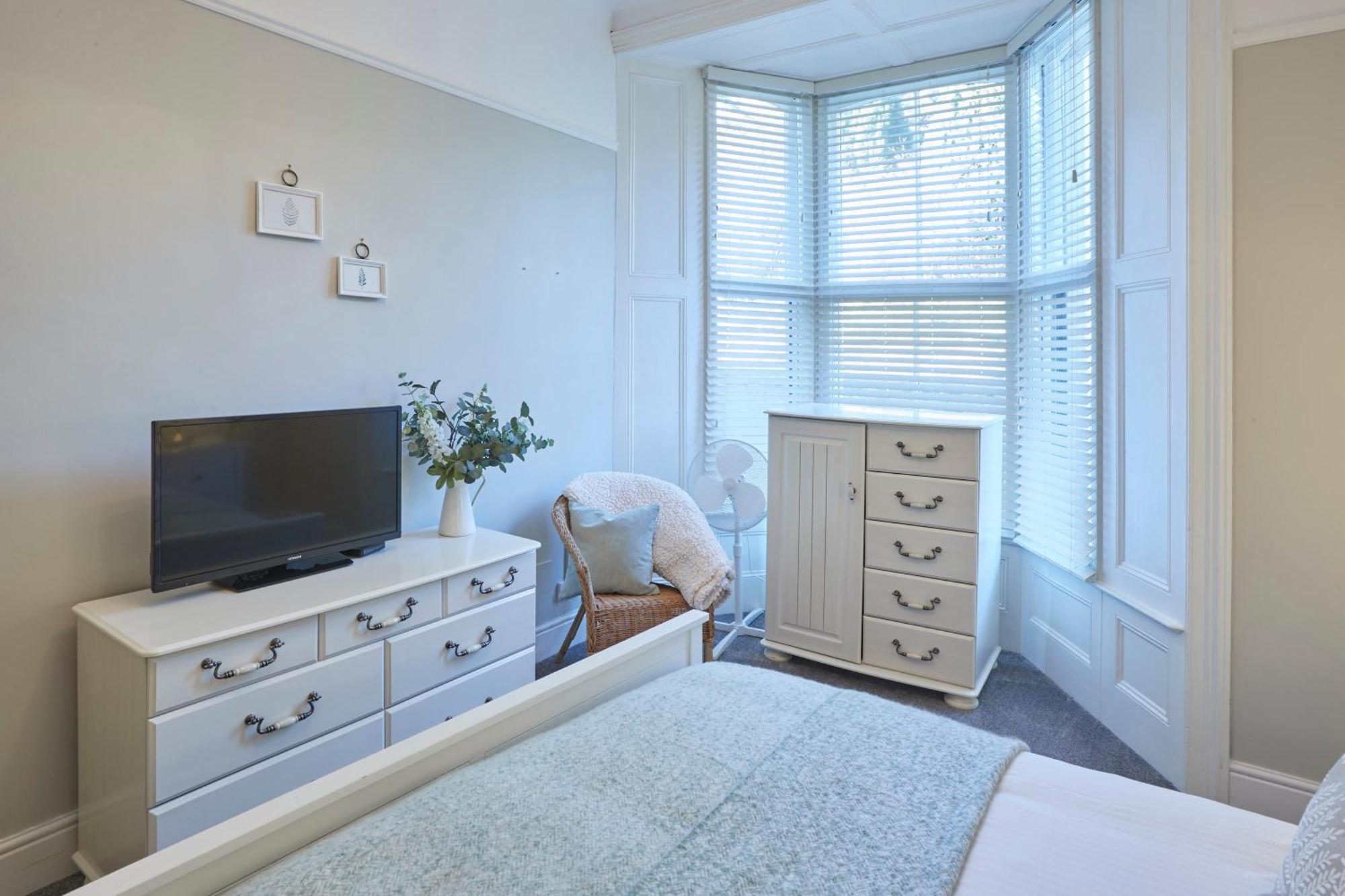 Host & Stay - Sandpiper Apartment 휫비 외부 사진